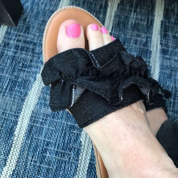 /LUCIA/ 5⭐️ Black Ruffled Slip On Sandals - Picture 3 of 6